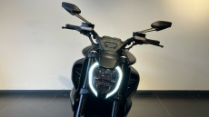 Ducati Diavel V4 - Dark Stealth Yellow (25MY)